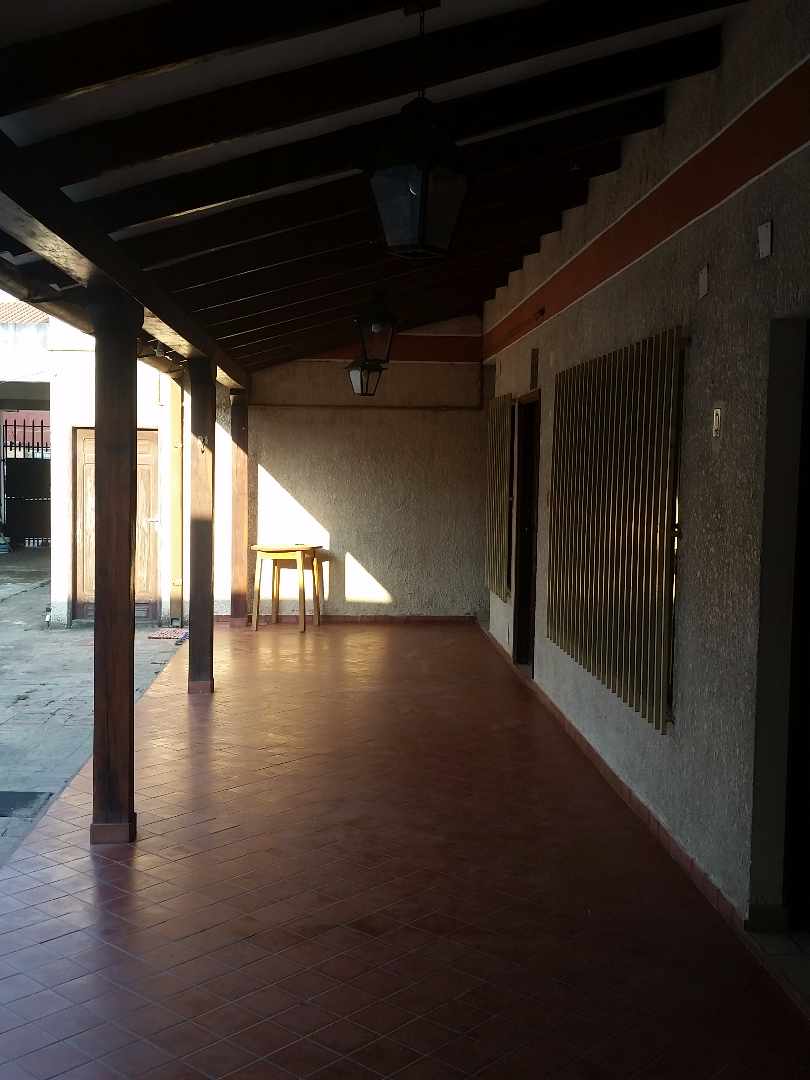 Departamento en AlquilerAvenida paragua entre 3er y 4to anillo, barrio la chacarilla, conavi 2 dormitorios 1 baños 2 parqueos Foto 8