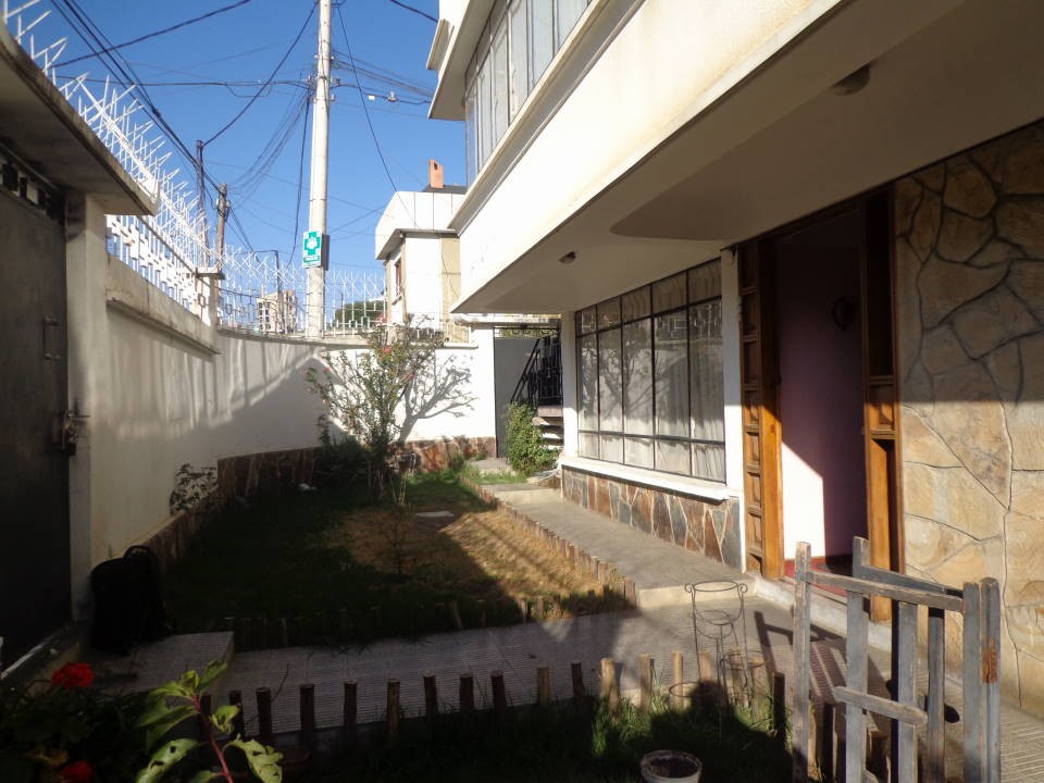 Departamento en Calacoto en La Paz 3 dormitorios 1 baños  Foto 1