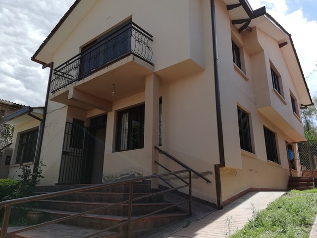 Casa en Aranjuez en Cochabamba 5 dormitorios 3 baños  Foto 4