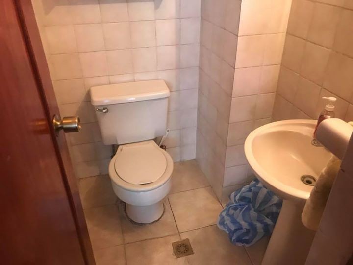 Oficina en VentaEdificio Handal entre Av. Mariscal Santa Cruz y Socabaya. Foto 4