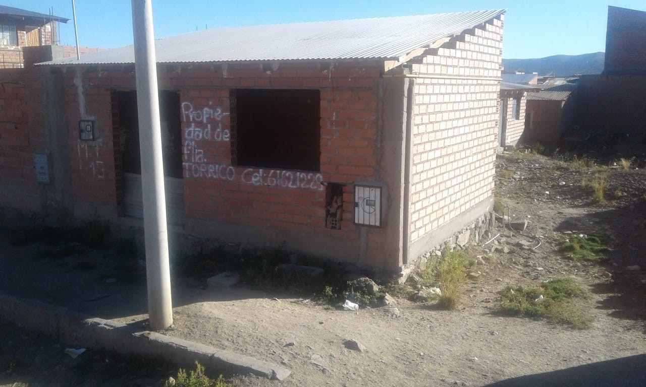 Casa en VentaAv. del valle (Oruro) 3 dormitorios 1 baños  Foto 1