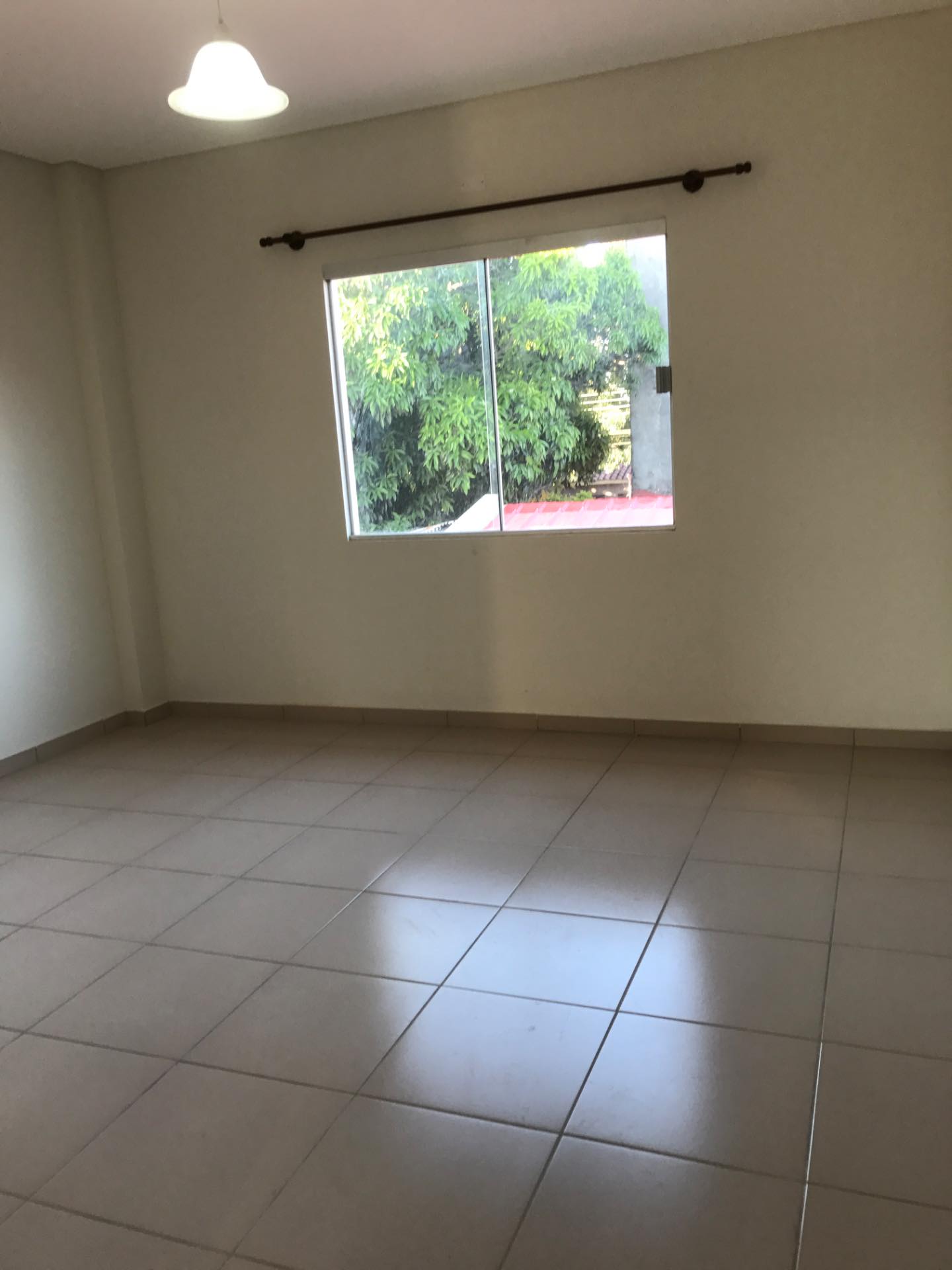 En Alquiler a $us 450 Foto 5