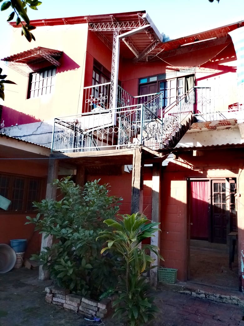 Casa en VentaAv. Omar Chavez entre 1er  y 2do anillo 10 dormitorios 11 baños 2 parqueos Foto 7