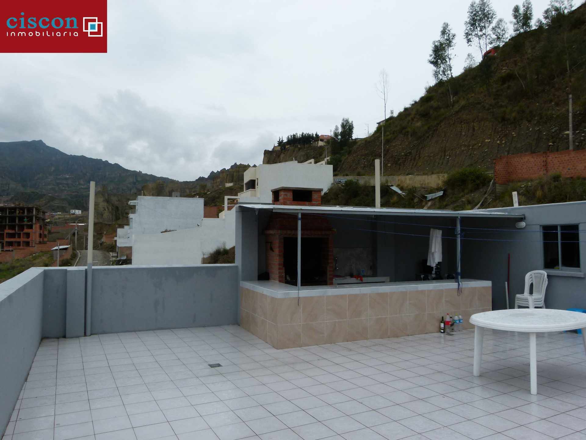 Casa en Irpavi en La Paz 16 dormitorios 10 baños 6 parqueos Foto 8