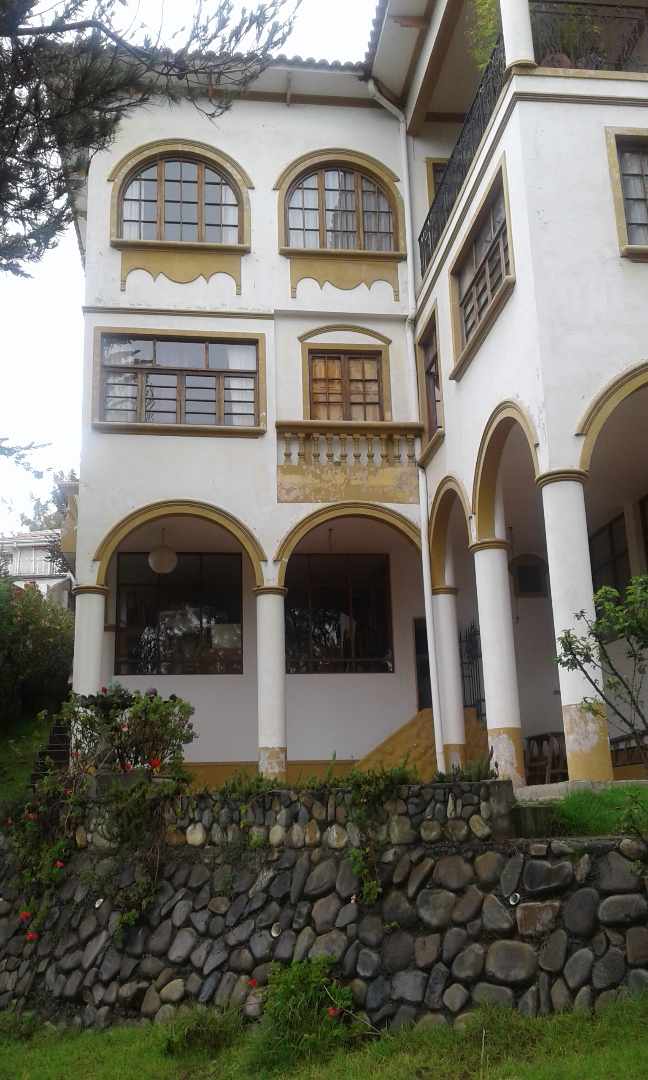 Casa en Cota Cota en La Paz 7 dormitorios 5 baños 2 parqueos Foto 3