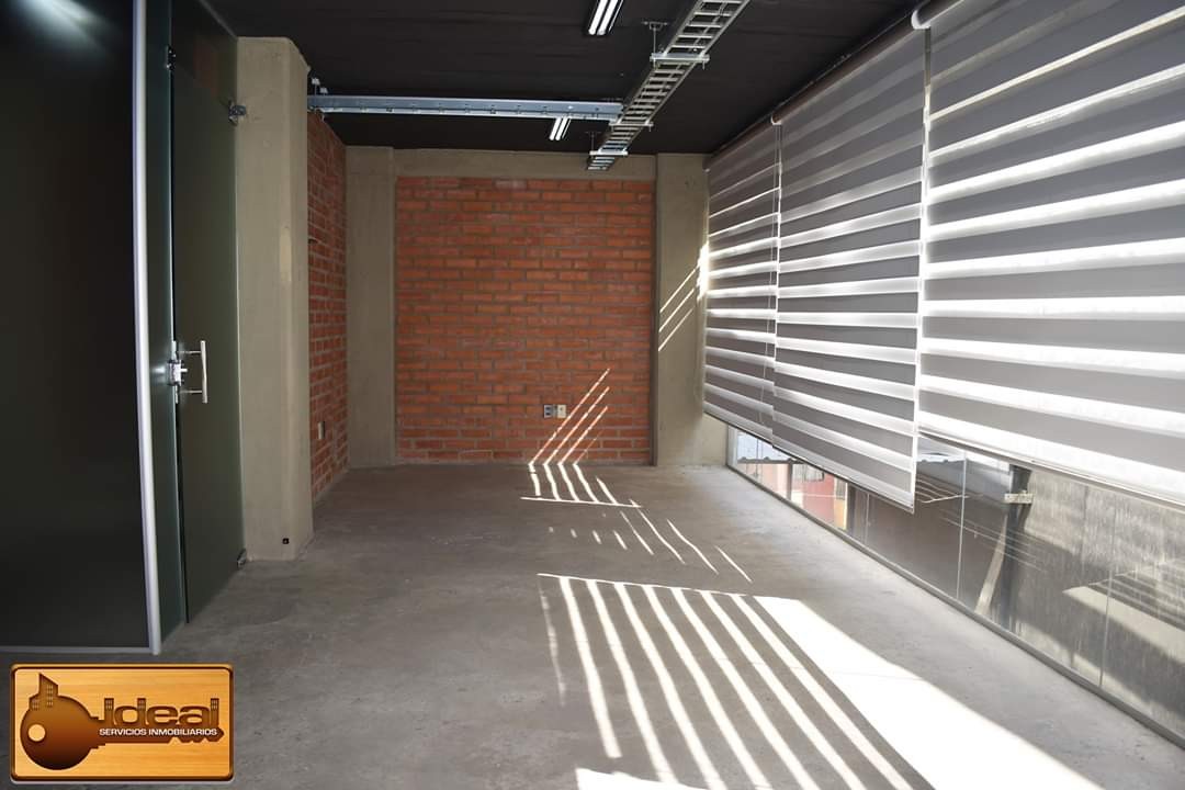 Oficina en VentaOficinas calle Uruguay entre San Martín y 25 de mayo  1 dormitorios 1 baños  Foto 3