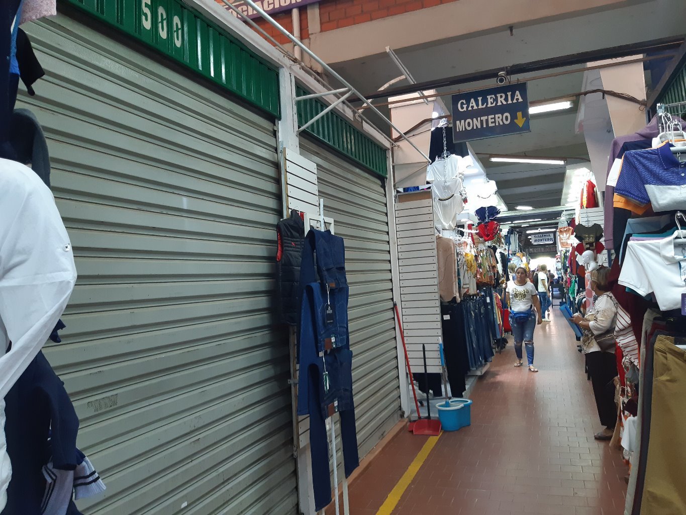 Local comercial COMERCIAL DOBLE CASETA EN VENTA EN LA FERIA Foto 2