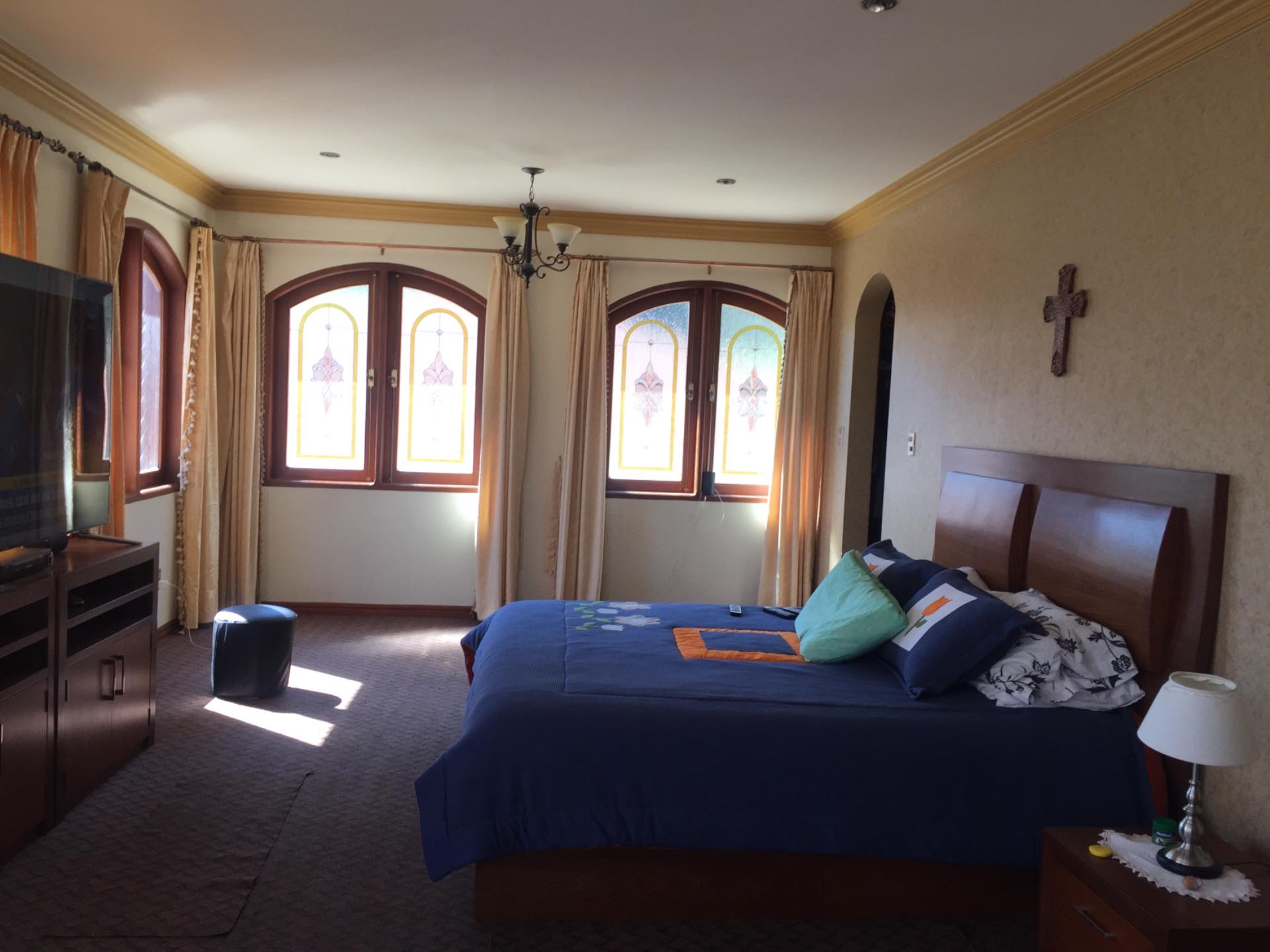 Casa en Cota Cota en La Paz 6 dormitorios 8 baños 3 parqueos Foto 6