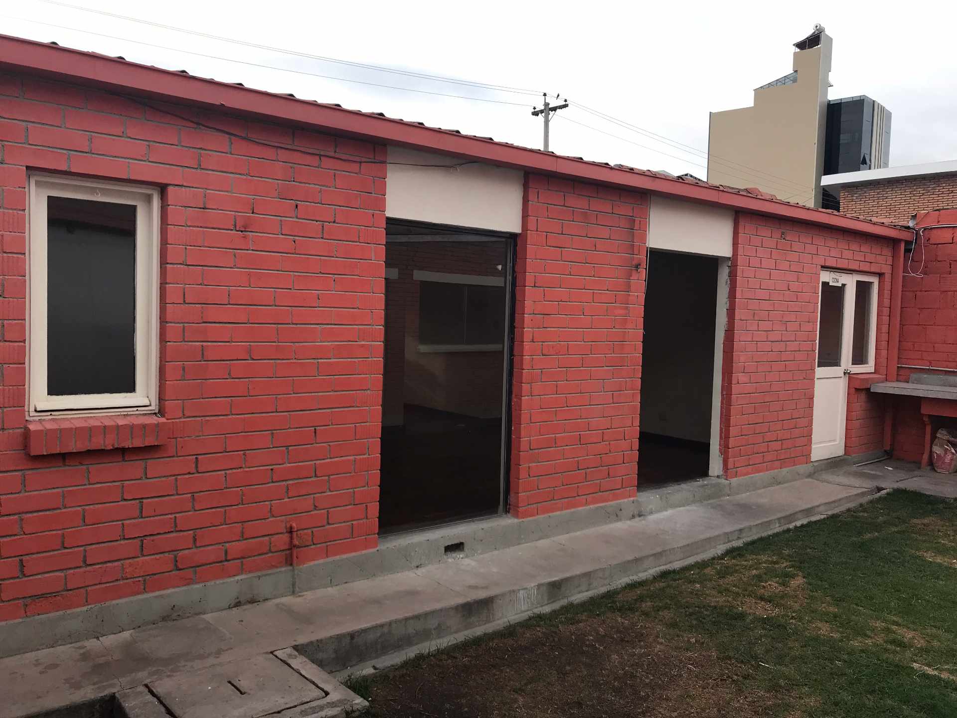 Casa en Calacoto en La Paz 3 dormitorios 2 baños  Foto 6