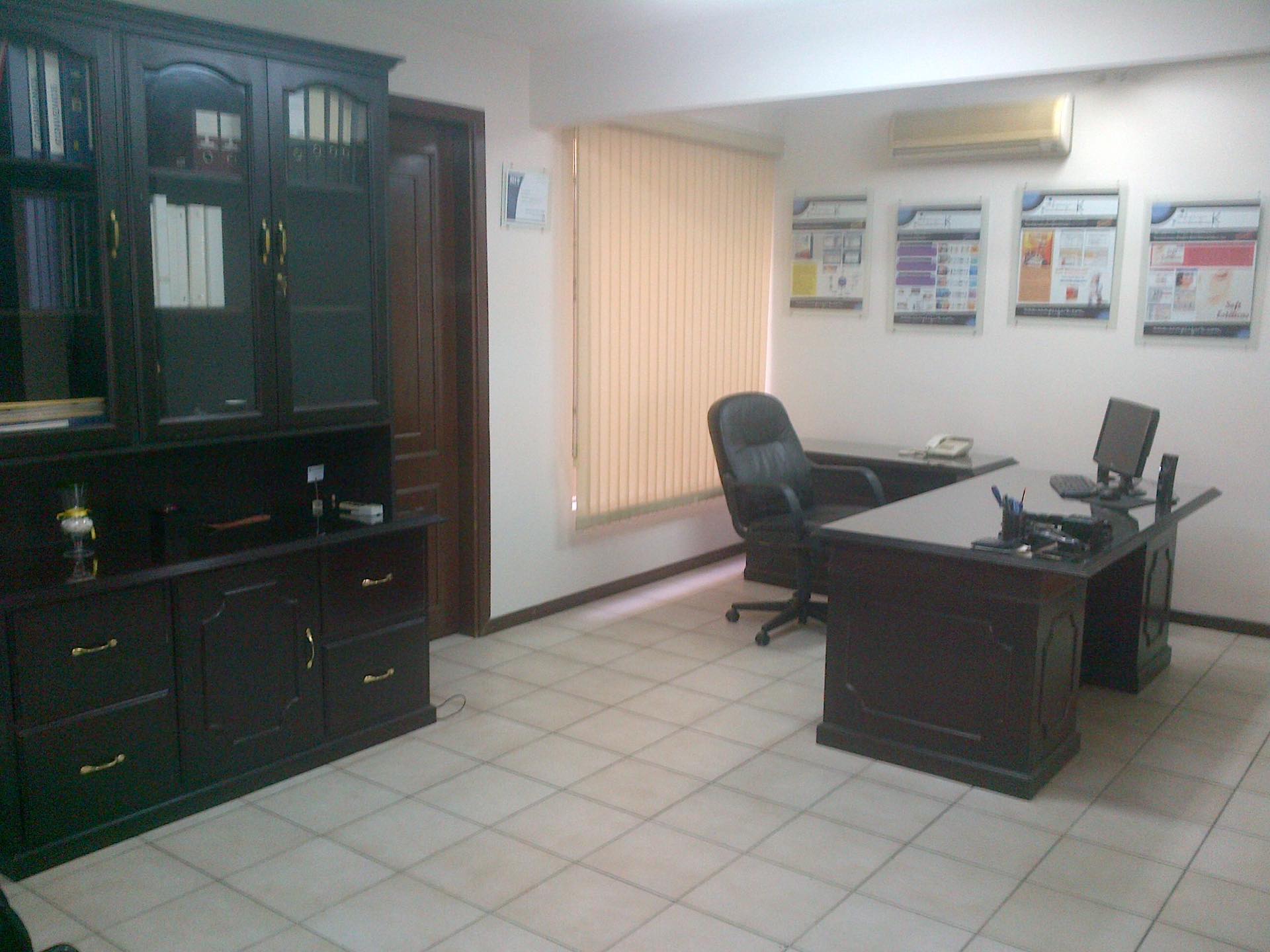 Oficina en AlquilerCalle Costa Rica entre Av Busch y calle Perú. Entre primer y segundo anillo Foto 4