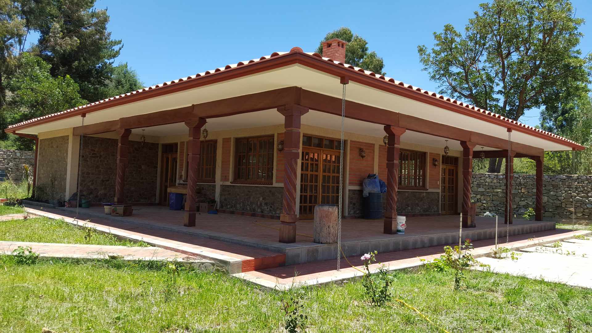 Casa en Tomatitas en Tarija 4 dormitorios 3 baños 6 parqueos Foto 1