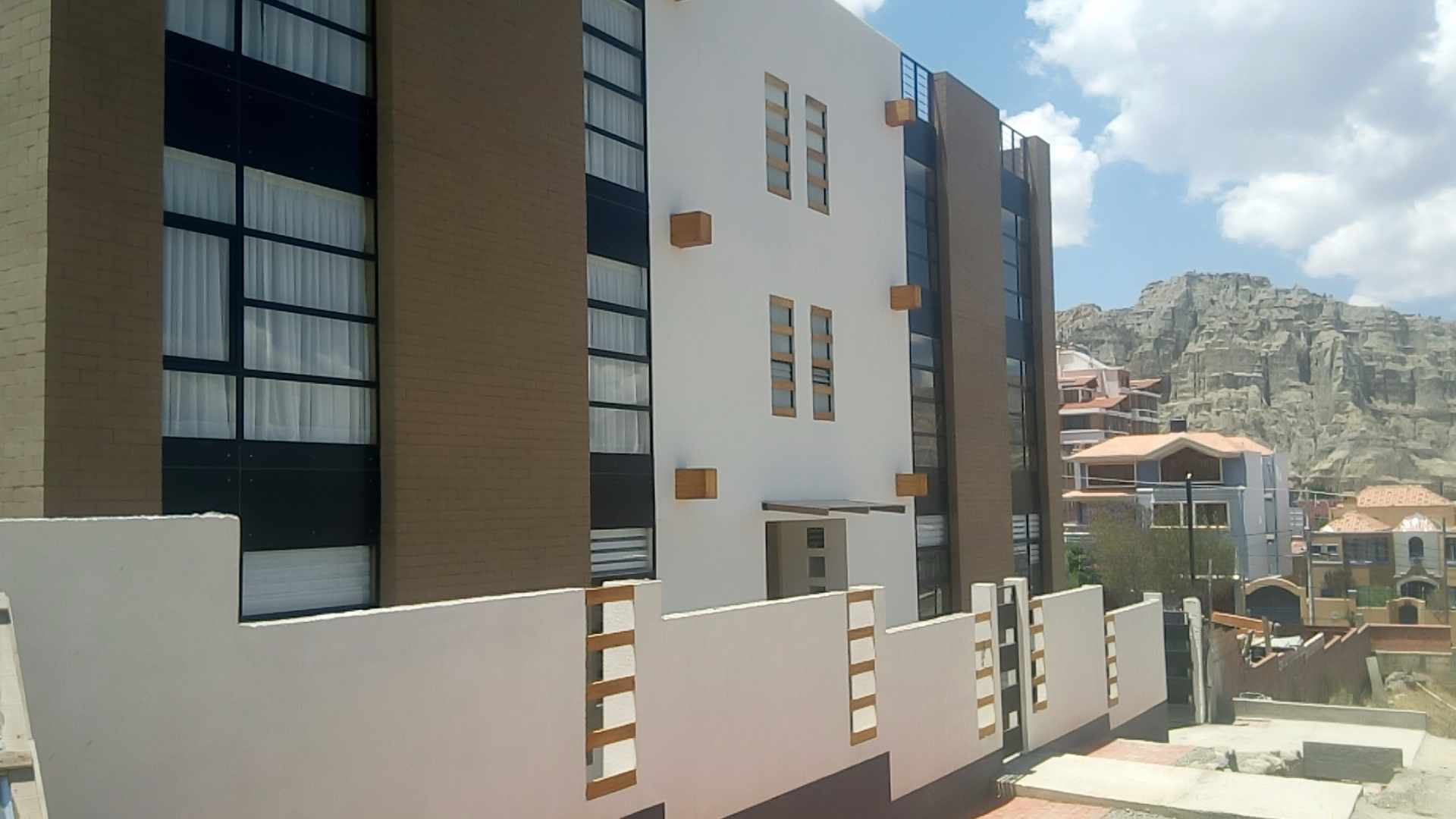 Departamento en Achumani en La Paz 2 dormitorios 2 baños  Foto 1