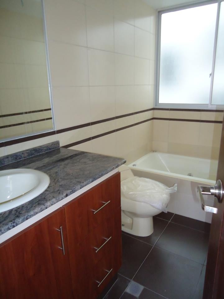 Departamento Achumani, calle F, Sector Asilo. Edificio Residencial Foto 13