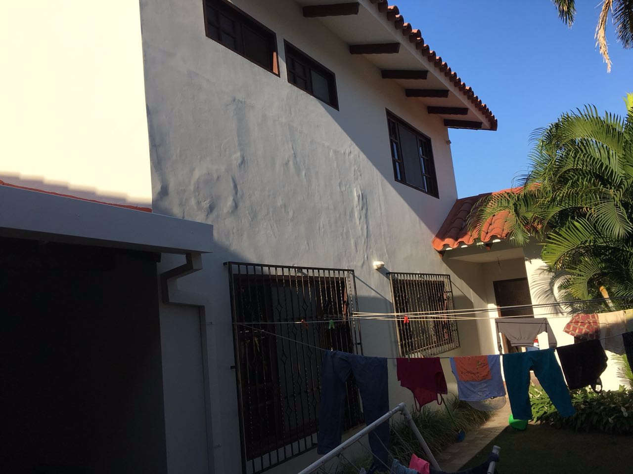 Casa en Equipetrol en Santa Cruz de la Sierra 3 dormitorios 3 baños 3 parqueos Foto 2
