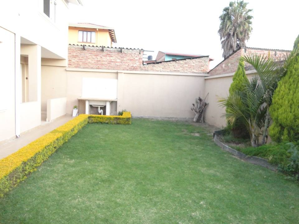 Casa en Noroeste en Cochabamba 5 dormitorios 4 baños 4 parqueos Foto 2