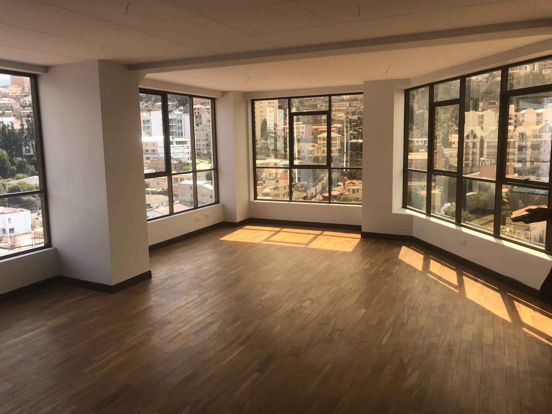 Departamento en Obrajes en La Paz 3 dormitorios 4 baños  Foto 11