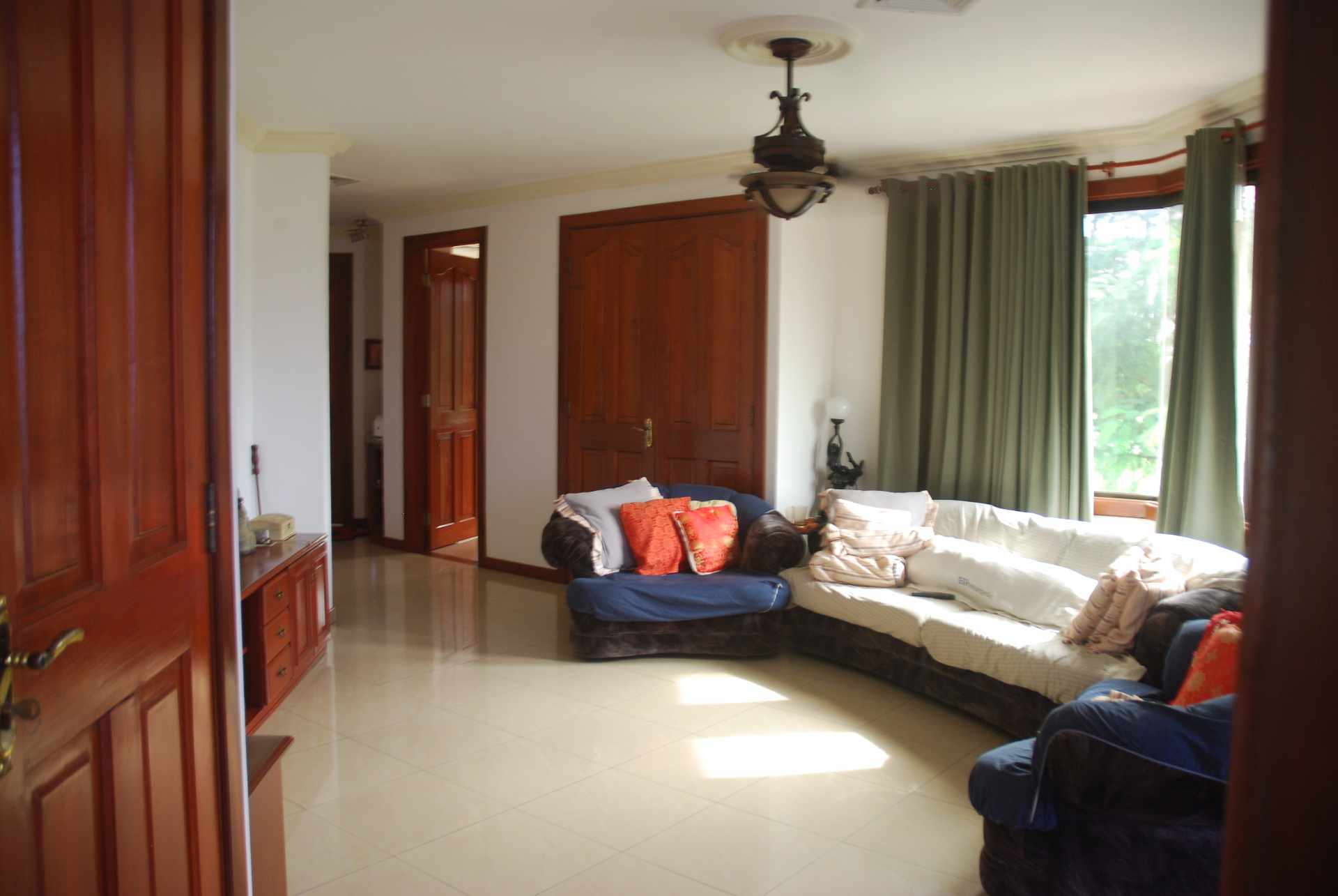 Casa en Venta Cerca km 8,5 Avenida Banzer, 8vo Anillo. 6 dormitorios 8 baños 7 parqueos Foto 19