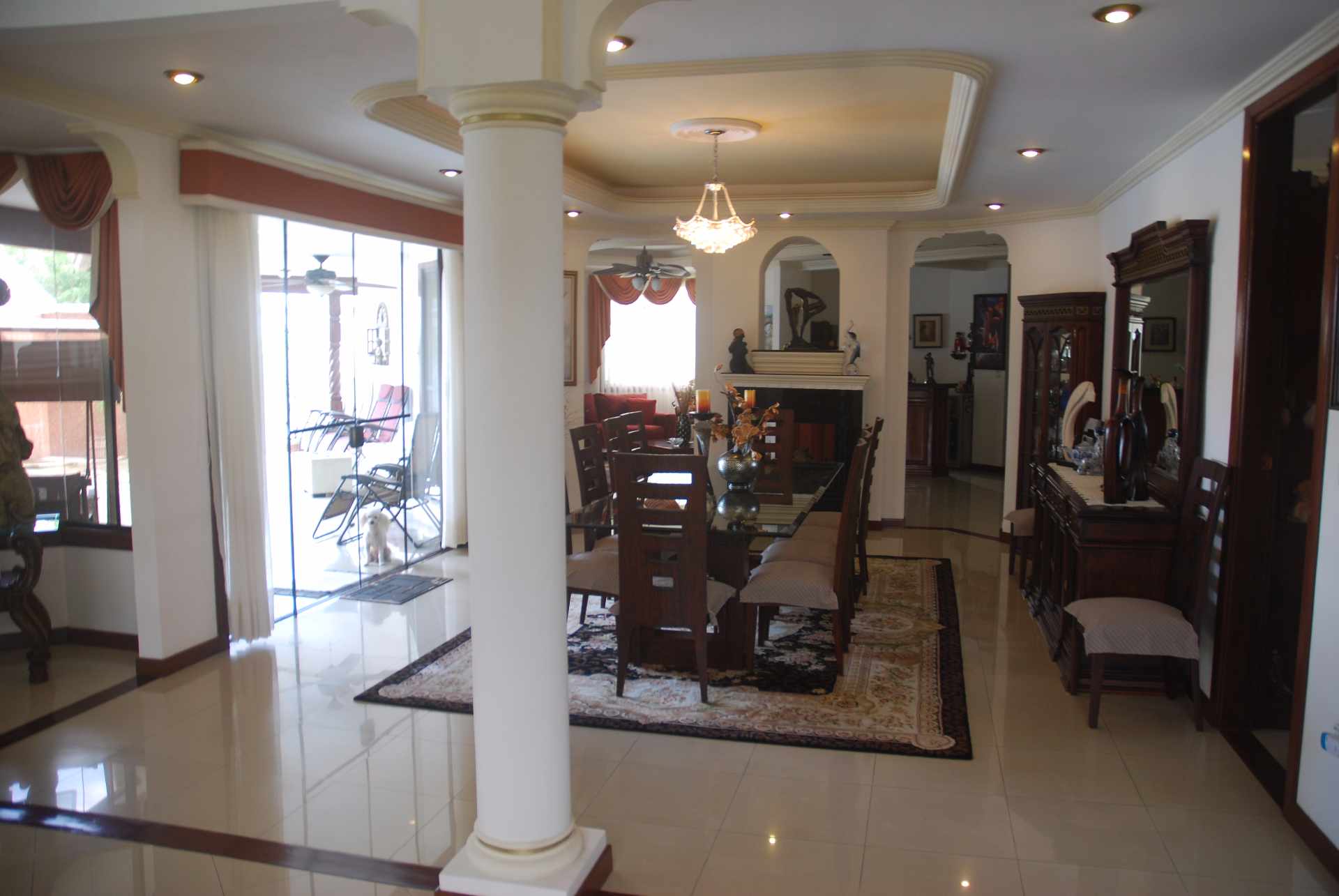 Casa en Venta Cerca km 8,5 Avenida Banzer, 8vo Anillo. 6 dormitorios 8 baños 7 parqueos Foto 30