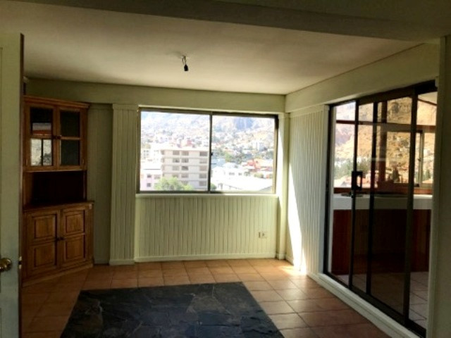 Departamento en Cota Cota en La Paz 4 dormitorios 3 baños 2 parqueos Foto 10