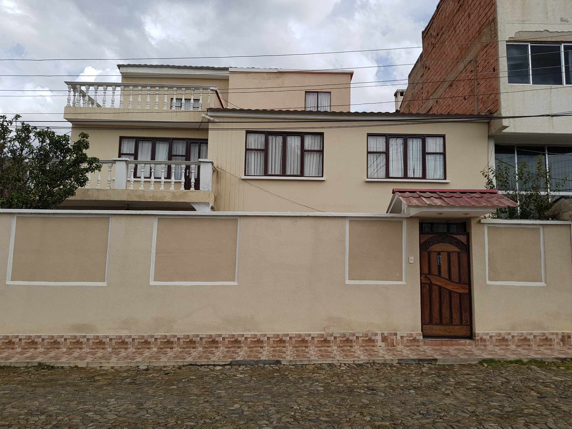 Casa en Seguencoma en La Paz 5 dormitorios 4 baños 3 parqueos Foto 1