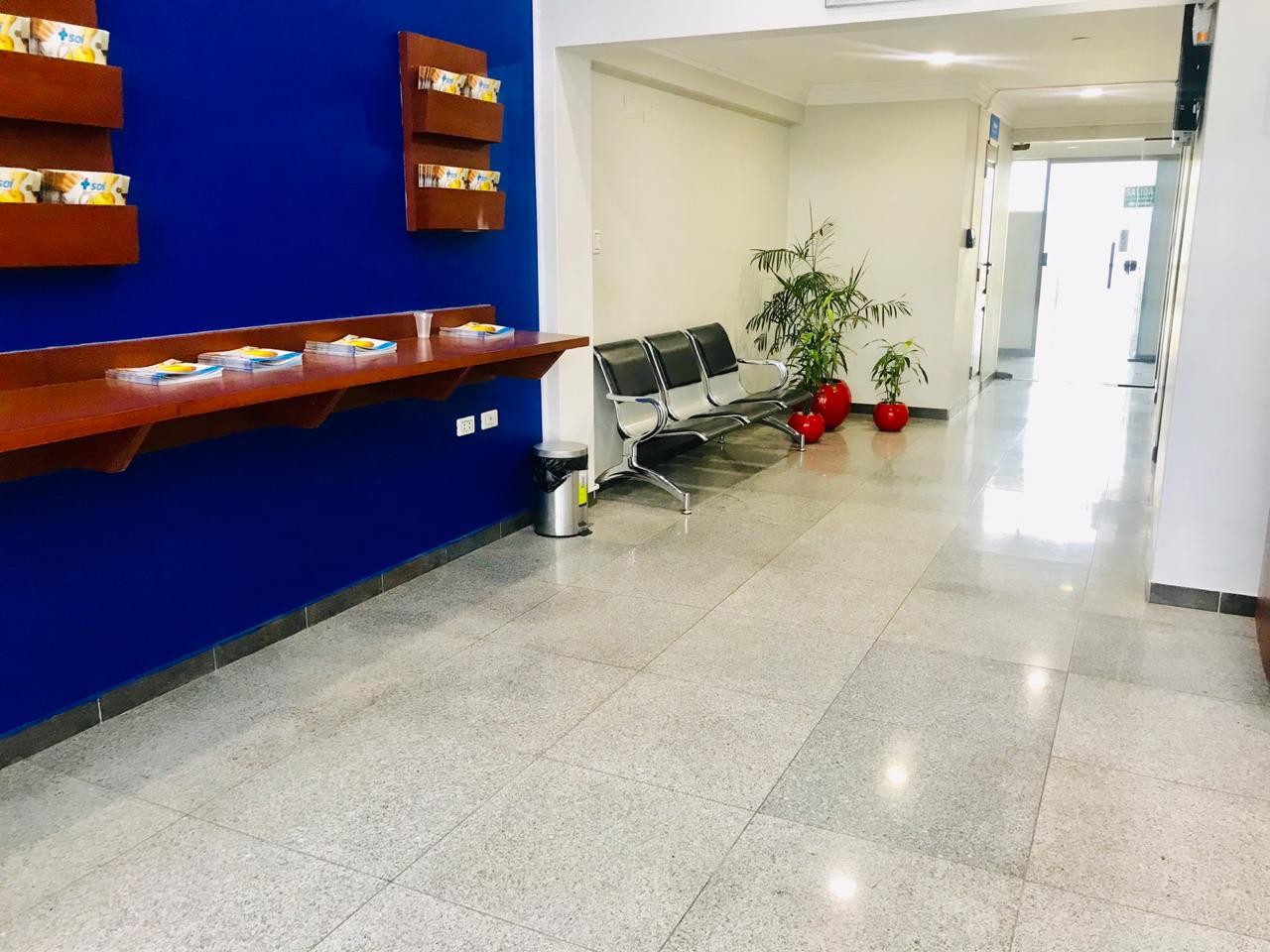 Edificio 3er anillo 3 pasos al frente Foto 1