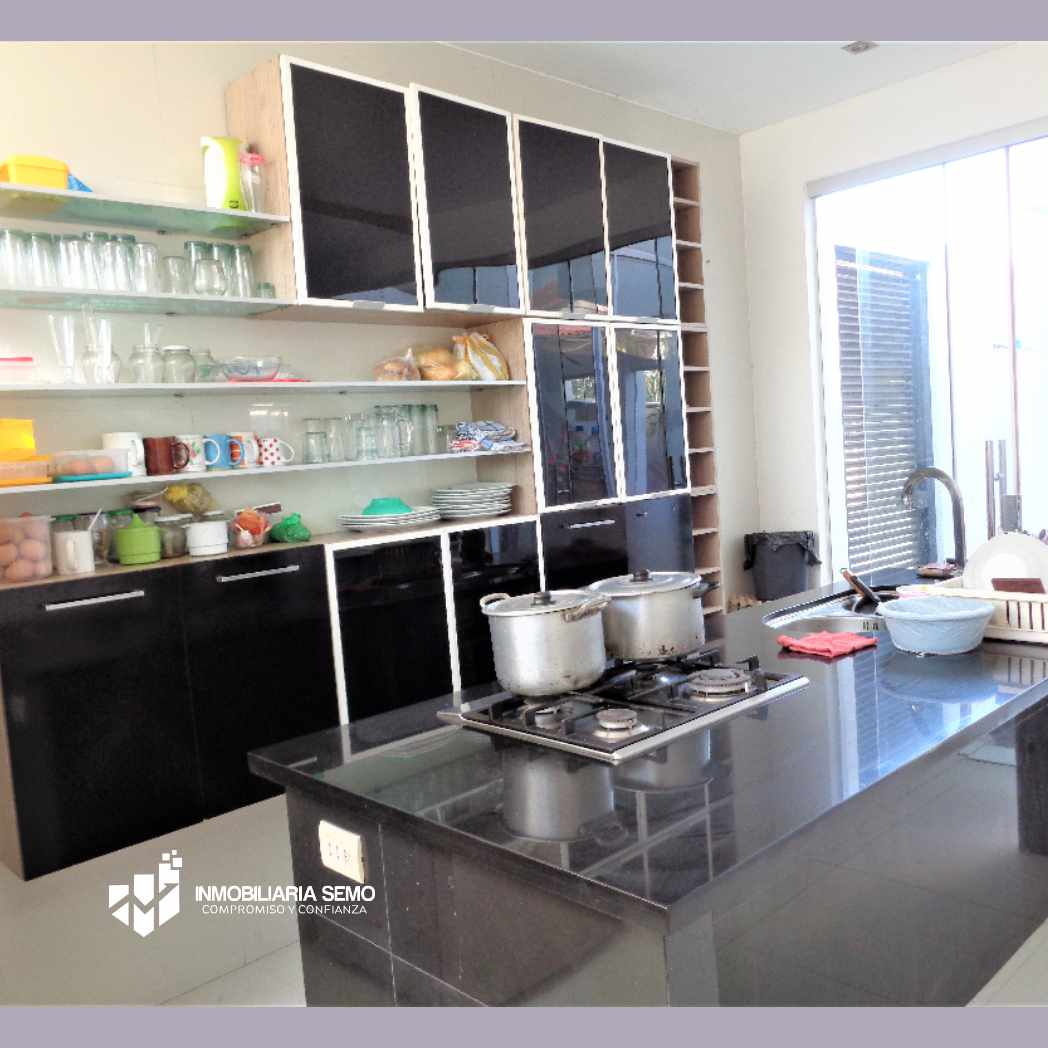 Casa en Entre 3er y 4to anillo Sur en Santa Cruz de la Sierra 3 dormitorios 3 baños 1 parqueos Foto 6