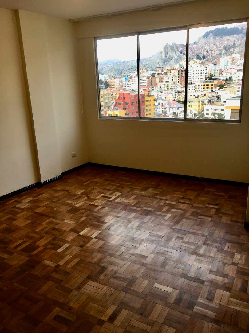 Departamento en VentaAv. Sanchez Lima Esq. Aspiazu, Edif. Orion piso 15.  Zona sopocachi. 3 dormitorios 2 baños 1 parqueos Foto 11