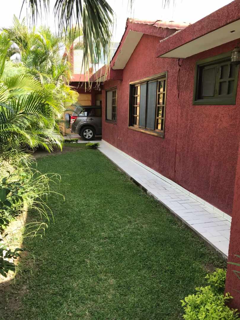 Casa en AlquilerBarrio Sirari Calle Flamboyano  Foto 5