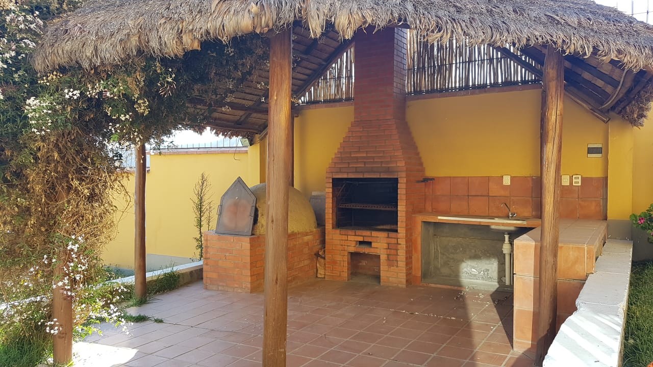 Casa en VentaBrisas del Sur, Achumani, La Paz 4 dormitorios 3 baños 2 parqueos Foto 3