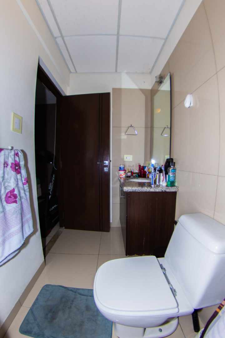 Departamento en VentaCondominio Portofino, zona Equipetrol entre Av. San Martín y Canal Isuto 1 dormitorios 1 baños 1 parqueos Foto 2