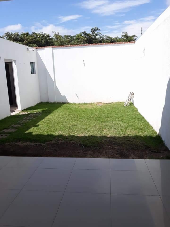 Casa en VentaAv Virgen de Cotoca 8vo anillo CONDOMINIO PARQUE ACUATICO Foto 3