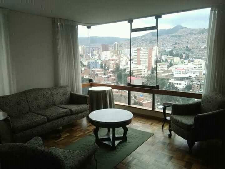 Departamento en San Jorge en La Paz 3 dormitorios 4 baños  Foto 4