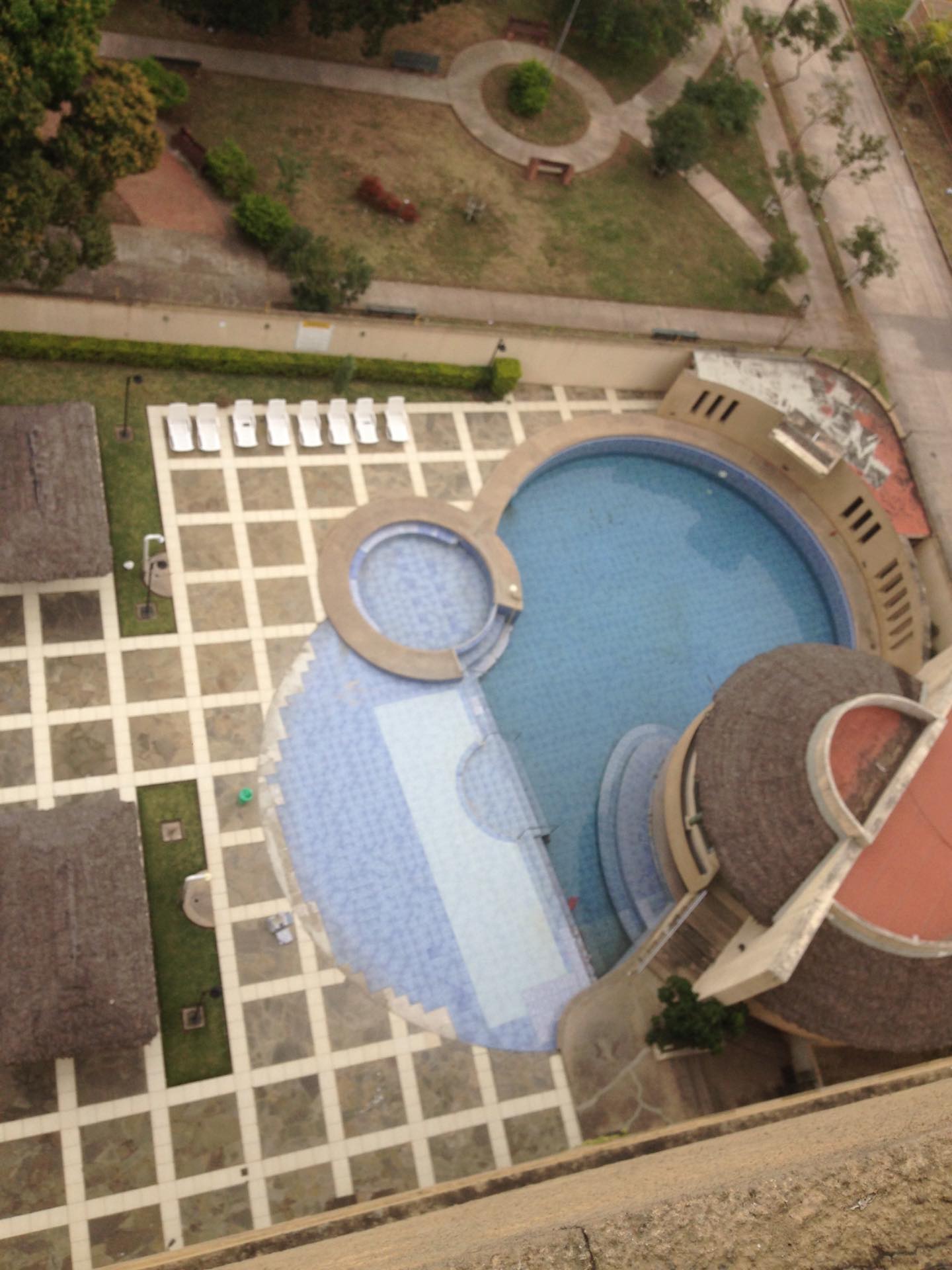 Departamento en VentaAv. BANZER # 222 Condominio Torres Gemelas  Foto 6