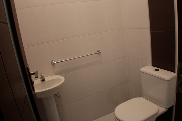 Local comercial en VentaCalle Alcibiades Guzmán casi Av. Santa Cruz Foto 8