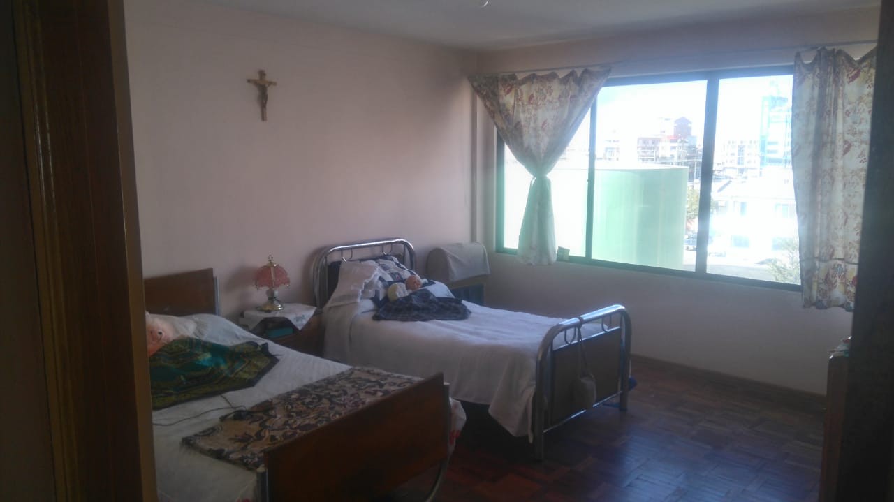 Departamento en Oruro en Oruro 4 dormitorios 2 baños  Foto 12
