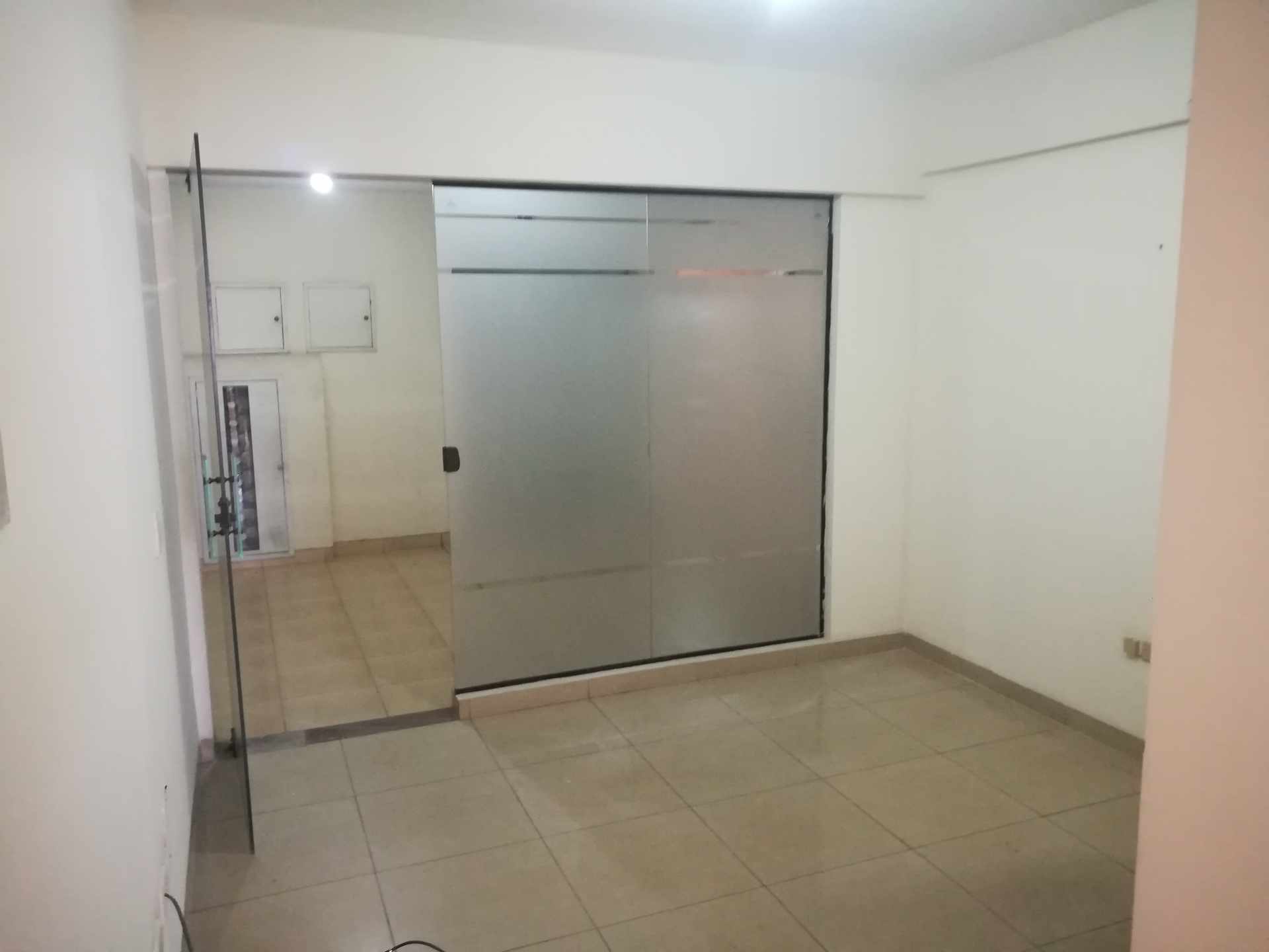 Oficina en VentaAv. Cristobal de Mendoza Nro. 246 Edif. La Casona 2 dormitorios 1 baños  Foto 4