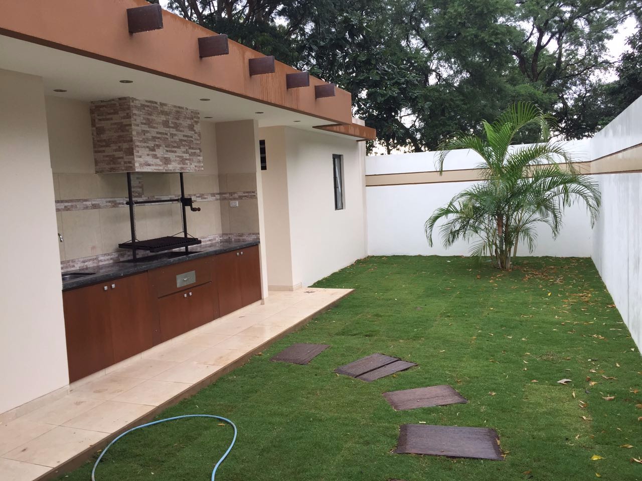 Casa en Carretera Cotoca en Santa Cruz de la Sierra 3 dormitorios 3 baños 2 parqueos Foto 7