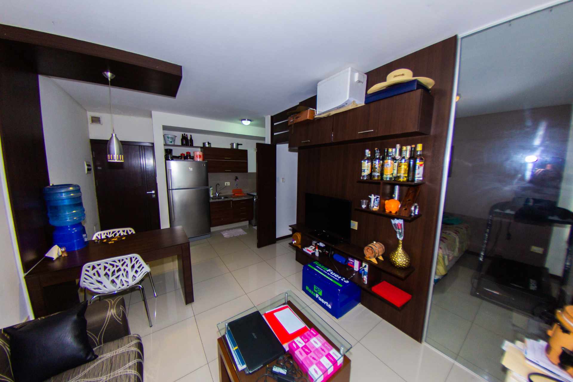 Departamento en VentaCondominio Portofino, zona Equipetrol entre Av. San Martín y Canal Isuto 1 dormitorios 1 baños 1 parqueos Foto 4