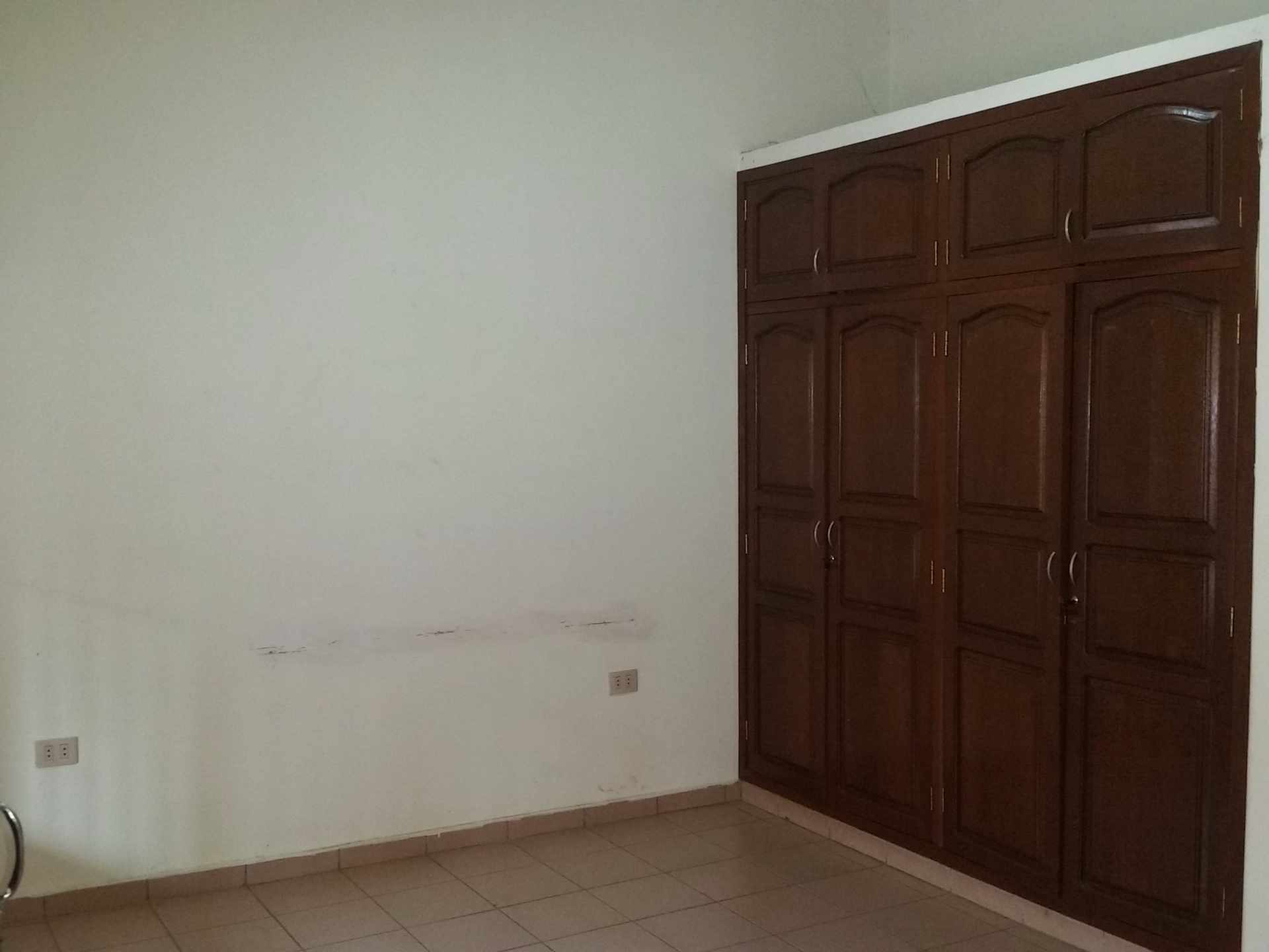 Departamento en AlquilerAvenida paragua entre 3er y 4to anillo, barrio la chacarilla, conavi 2 dormitorios 1 baños 2 parqueos Foto 5