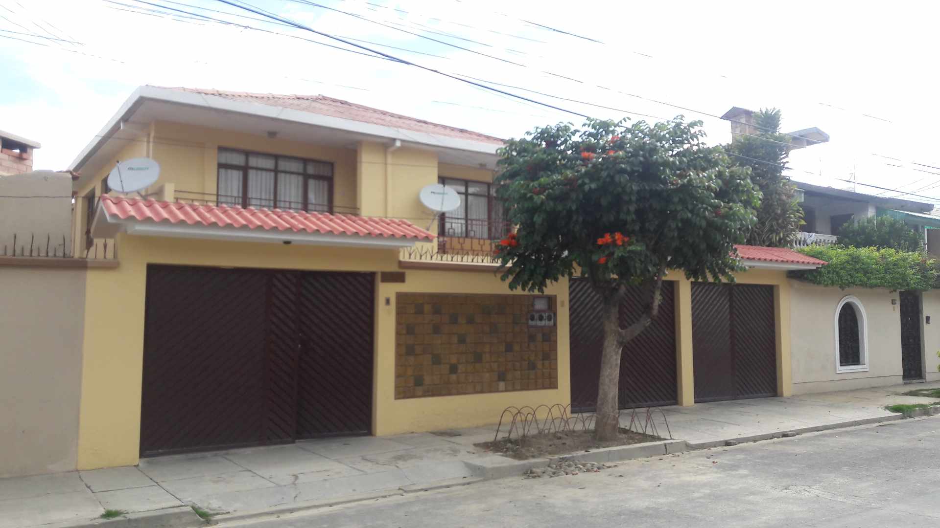 Casa en VentaZona parque Demetrio Canelas calle Jesús Aguayo esquina Andrés bello.  2 baños 1 parqueos Foto 1