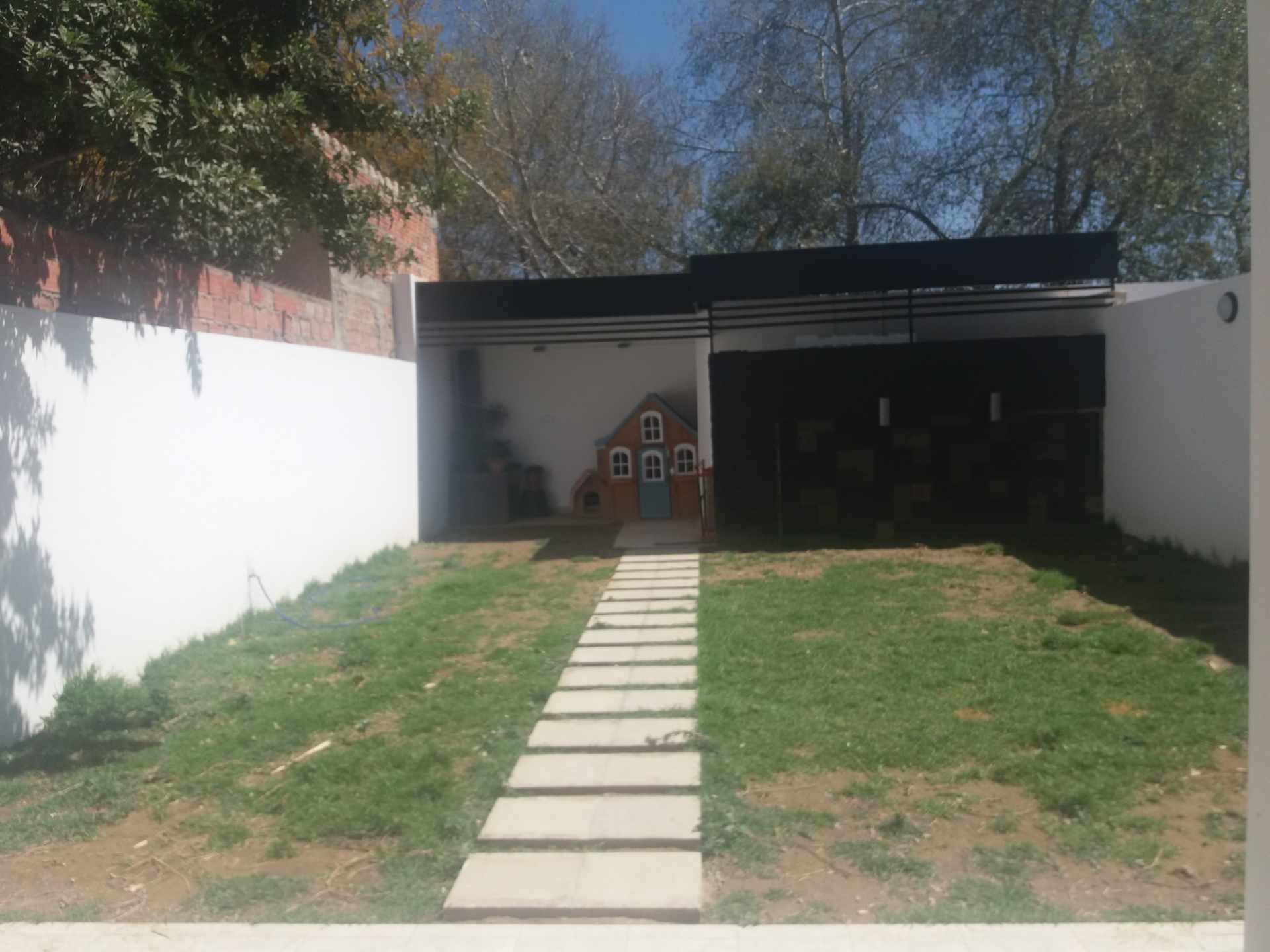 Casa en Miraflores en Tarija 3 dormitorios 4 baños 1 parqueos Foto 7
