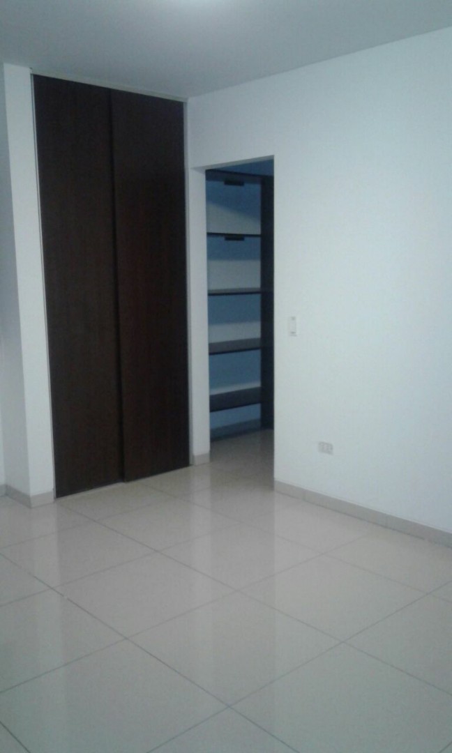 En Alquiler a $us 700 Foto 4