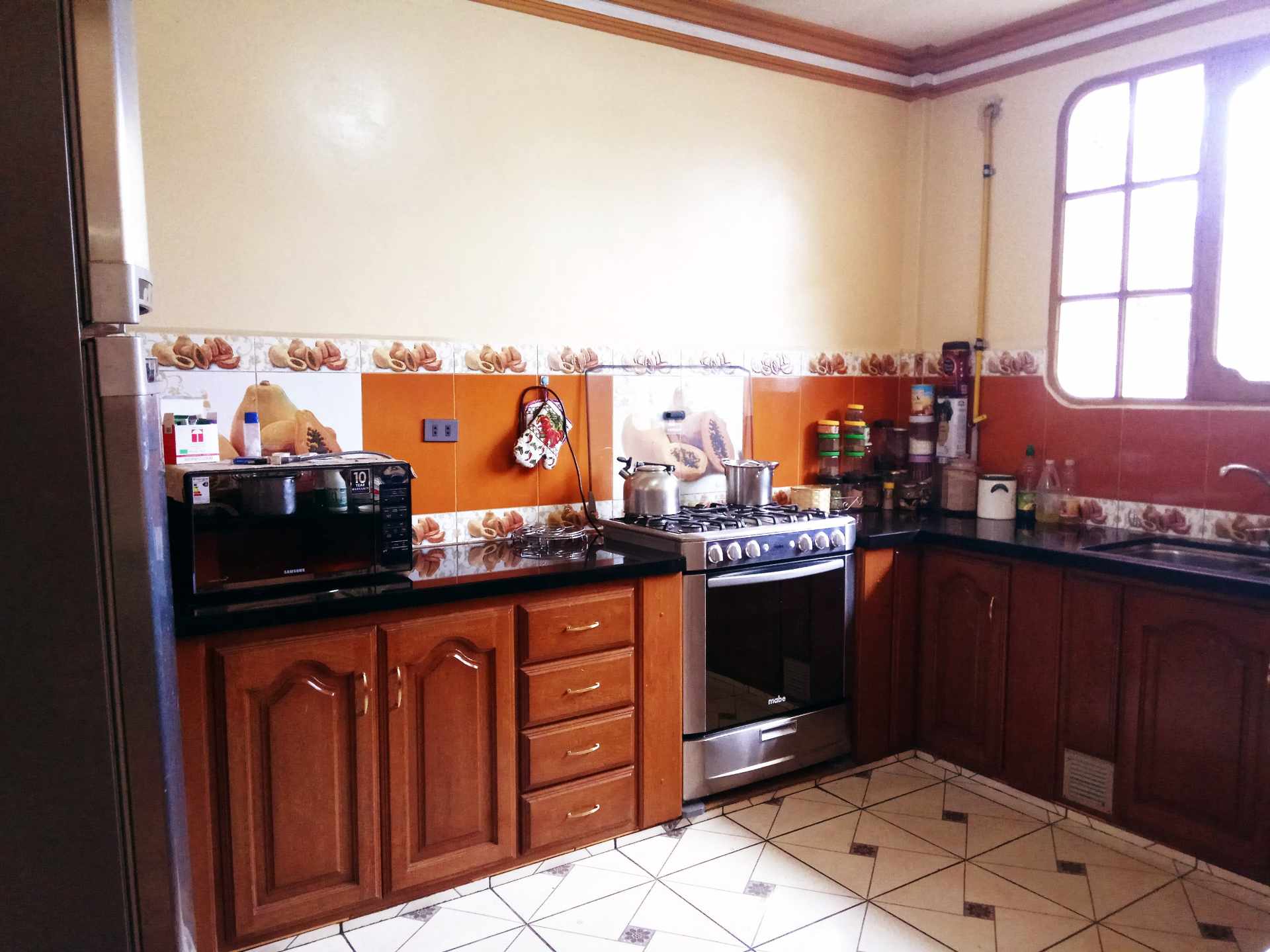 Casa en Ushpa Ushpa en Cochabamba 6 dormitorios 4 baños 10 parqueos Foto 2