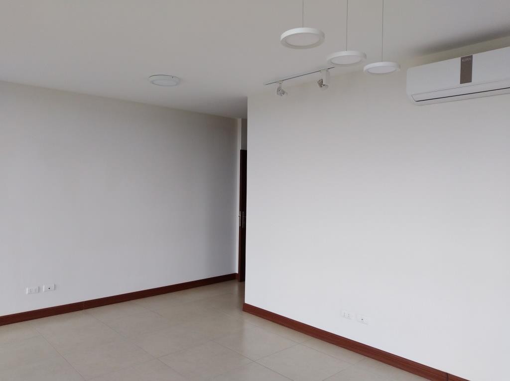 Departamento en AlquilerCONDOMINIO TORRES SOLARIS RADIAL 19 3 dormitorios 2 baños 1 parqueos Foto 2