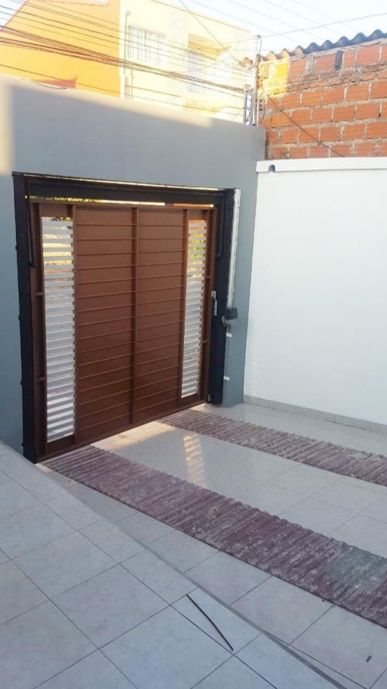 Casa en Alquiler zona sur 3er y 4to anillo nueva a estrenar, independiente 3 dormitorios 2 baños 1 parqueos Foto 3