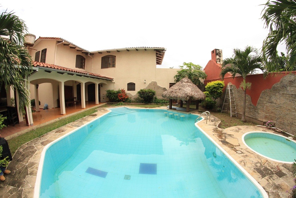 Casa en Barrio Urbari en Santa Cruz de la Sierra 4 dormitorios 4 baños 4 parqueos Foto 20