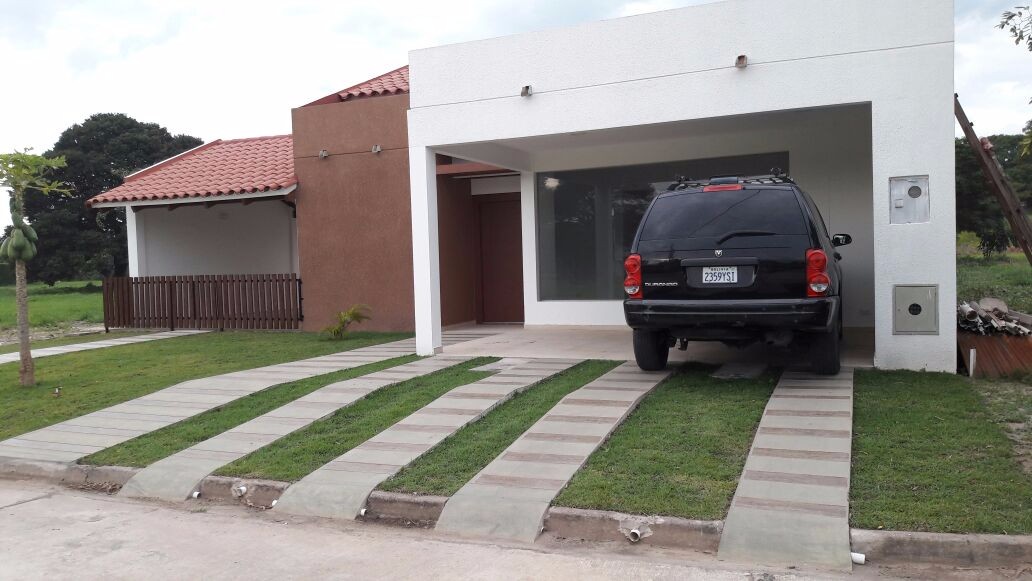 Casa en Carretera Norte en Santa Cruz de la Sierra 5 dormitorios 4 baños 3 parqueos Foto 3