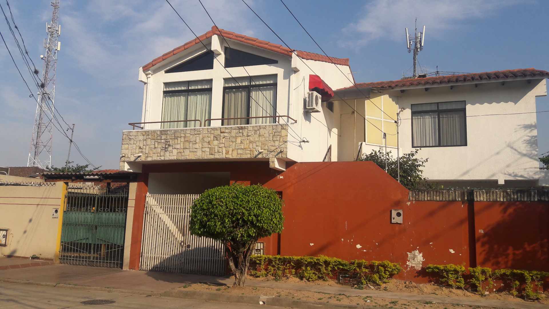 Casa en VentaAv. San Aurelio 901 esq. calle 8 Foto 1