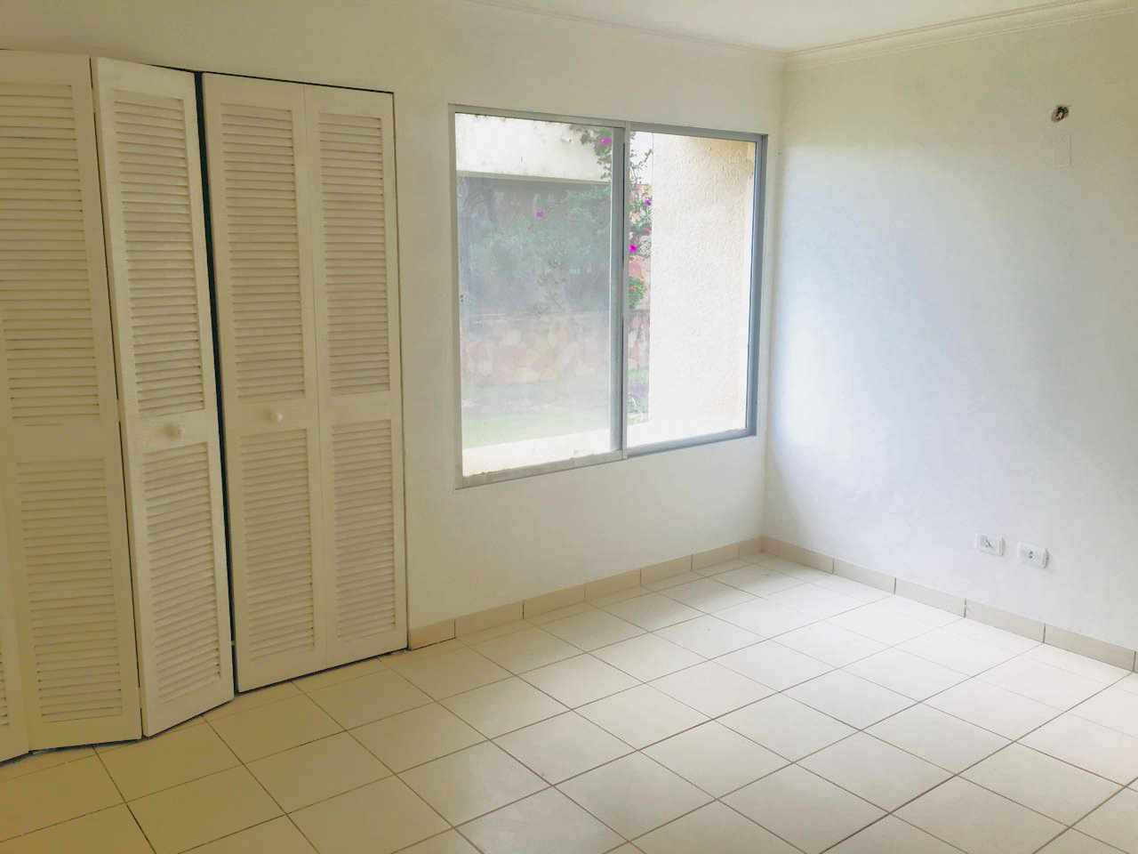 Departamento en AlquilerCondominio Génesis (7mo anillo Av. Banzer) Foto 2