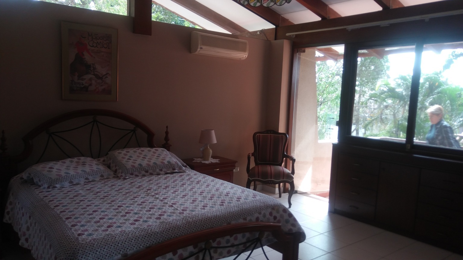 Casa en VentaLUJOSA Y AMPLIA CASA CONDOMINIO VERONA, DOBLE VIA DETRÁS DE UNITEL 4 dormitorios 4 baños 2 parqueos Foto 6